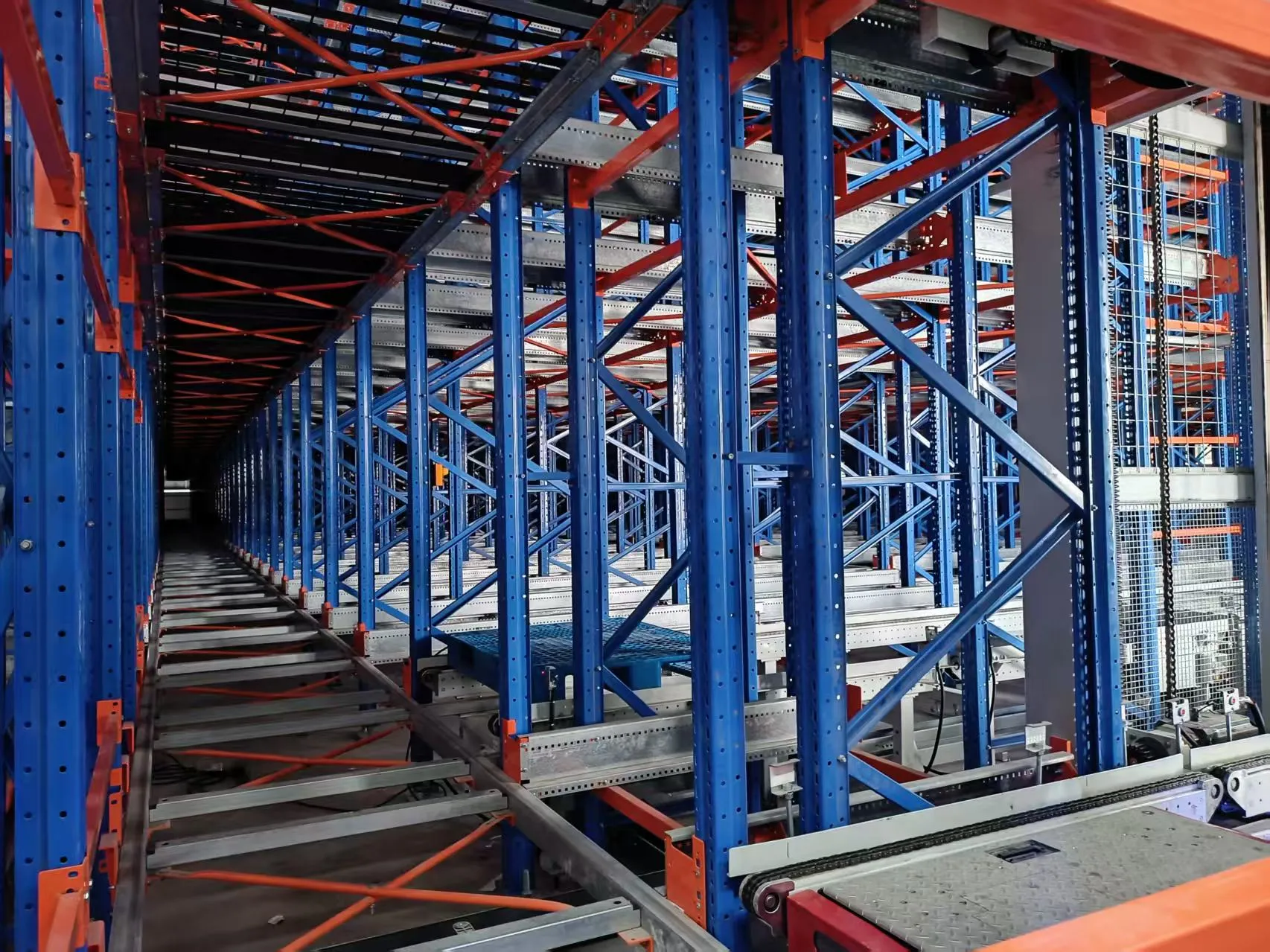 15,000-Location Automated Pharmacy Warehouse by Four-Way Shuttle